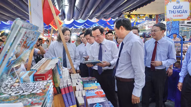 Lễ hội Đường sách Thành phố Hồ Chí Minh Tết Giáp Thìn năm 2024 trở thành một trong những sự kiện trọng tâm của thành phố trong dịp Tết Nguyên đán vừa qua. Lễ hội Đường sách Thành phố Hồ Chí Minh Tết Giáp Thìn năm 2024 trở thành một trong những sự kiện trọng tâm của thành phố trong dịp Tết Nguyên đán vừa qua.