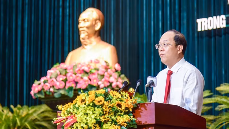 Đồng chí Nguyễn Hồ Hải, Phó Bí thư Thường trực Thành ủy Thành phố Hồ Chí Minh phát biểu tại hội nghị.