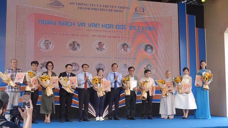 Ra mắt 10 Đại sứ Văn hóa đọc Thành phố Hồ Chí Minh nhiệm kỳ 2024-2025.