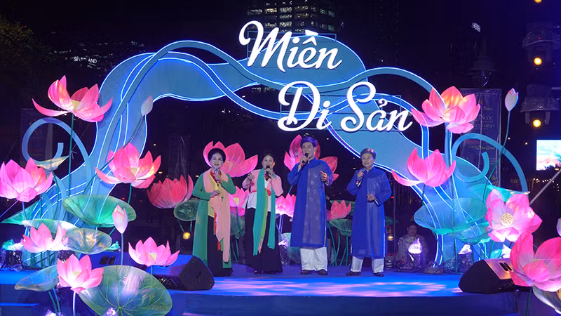 Tiết mục biểu diễn nghệ thuật Chèo của các nghệ nhân.