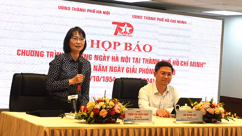 Phó Chủ tịch Ủy ban nhân dân Thành phố Hồ Chí Minh Trần Thị Diệu Thúy trả lời câu hỏi của phóng viên tại buổi họp báo.