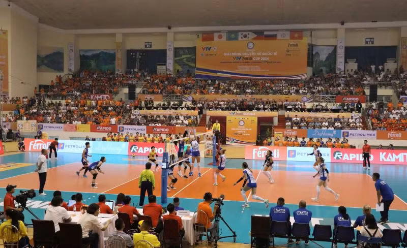 Giải Bóng chuyền nữ quốc tế VTV Ferroli Cup 2024 được đông đảo người hâm mộ Ninh Bình quan tâm. (Ảnh: Đức Phương)