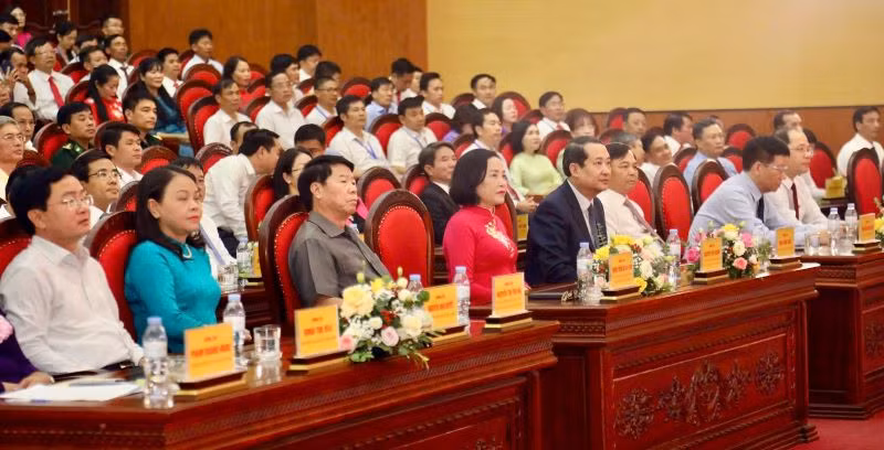Các đại biểu tham dự Lễ kỷ niệm 30 năm tái lập huyện (1/9/1994-1/9/2024) và đón nhận Huyện đạt chuẩn nông thôn mới nâng cao năm 2023.