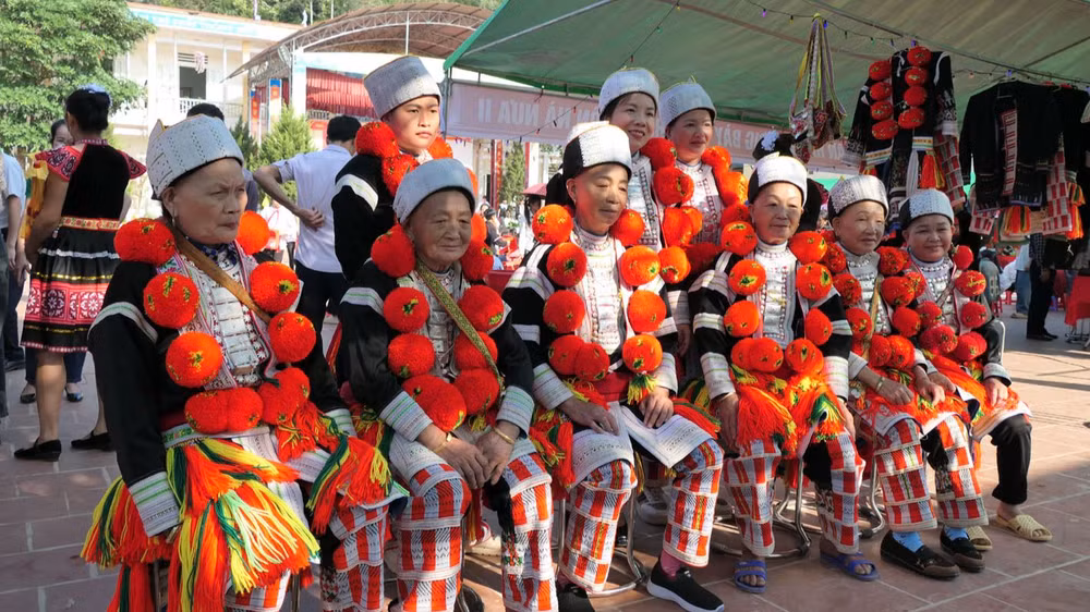 Phụ nữ người Dao đỏ trong ngày hội.