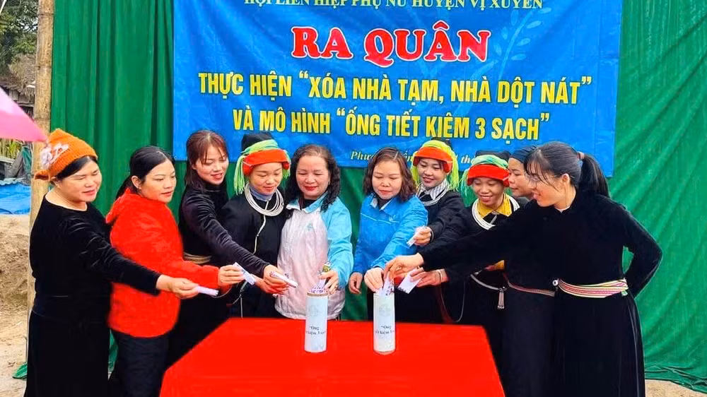 Thành lập nhóm phụ nữ tham gia mô hình "Ống tiết kiệm 3 sạch" tại xã Phương Tiến, huyện Vị Xuyên, tỉnh Hà Giang. Thành lập nhóm phụ nữ tham gia mô hình "Ống tiết kiệm 3 sạch" tại xã Phương Tiến, huyện Vị Xuyên, tỉnh Hà Giang.