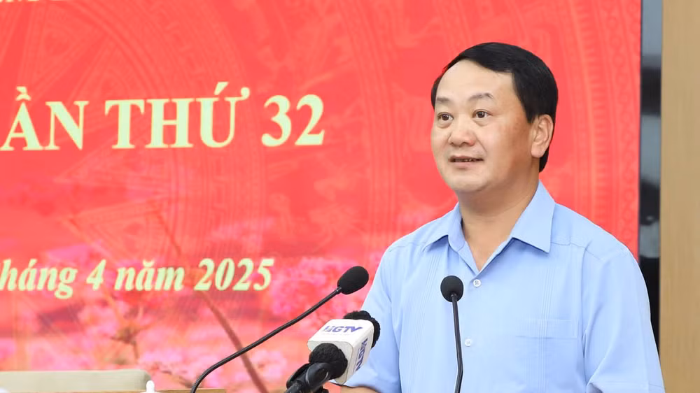 Đồng chí Hầu A Lềnh, Bí thư Tỉnh ủy Hà Giang phát biểu tại hội nghị. Đồng chí Hầu A Lềnh, Bí thư Tỉnh ủy Hà Giang phát biểu tại hội nghị.