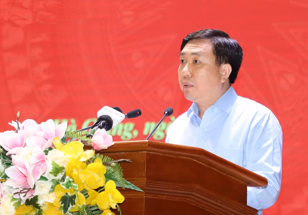 Đồng chí Nguyễn Mạnh Dũng, Quyền Bí thư Tỉnh ủy Hà Giang phát biểu tại hội nghị. Đồng chí Nguyễn Mạnh Dũng, Quyền Bí thư Tỉnh ủy Hà Giang phát biểu tại hội nghị.