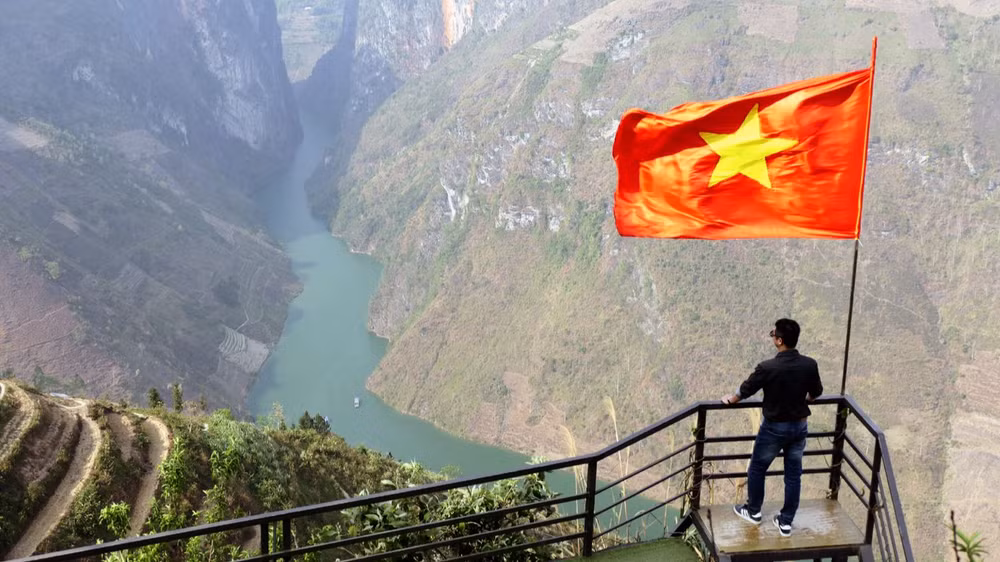 Hà Giang là điểm đến mới nổi hàng đầu châu Á, mỗi năm thu hút lượng lớn khách du lịch trong và ngoài nước.