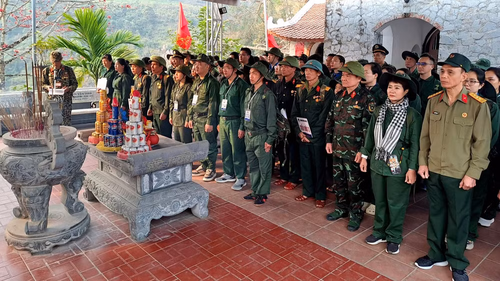 Mở đầu hành trình là lễ viếng các Anh hùng liệt sĩ tại Đền thờ các Anh hùng liệt sĩ tại điểm cao 468, xã Thanh Thủy, huyện Vị Xuyên. Mở đầu hành trình là lễ viếng các Anh hùng liệt sĩ tại Đền thờ các Anh hùng liệt sĩ tại điểm cao 468, xã Thanh Thủy, huyện Vị Xuyên.