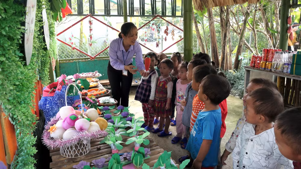 Lĩnh vực giáo dục được quan tâm và có nhiều chuyển biến. Lĩnh vực giáo dục được quan tâm và có nhiều chuyển biến.