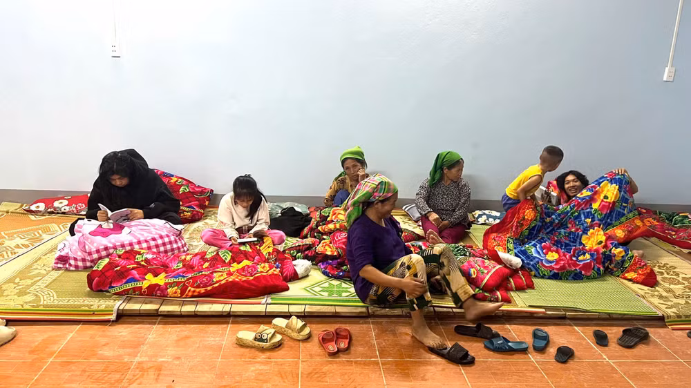 Các hộ dân được di dời đến nơi ở tạm an toàn.