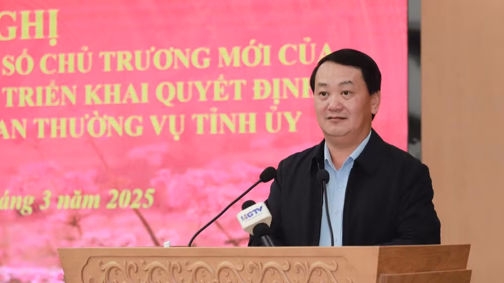 Bí thư Tỉnh ủy Hà Giang Hầu A Lềnh phát biểu tại hội nghị.