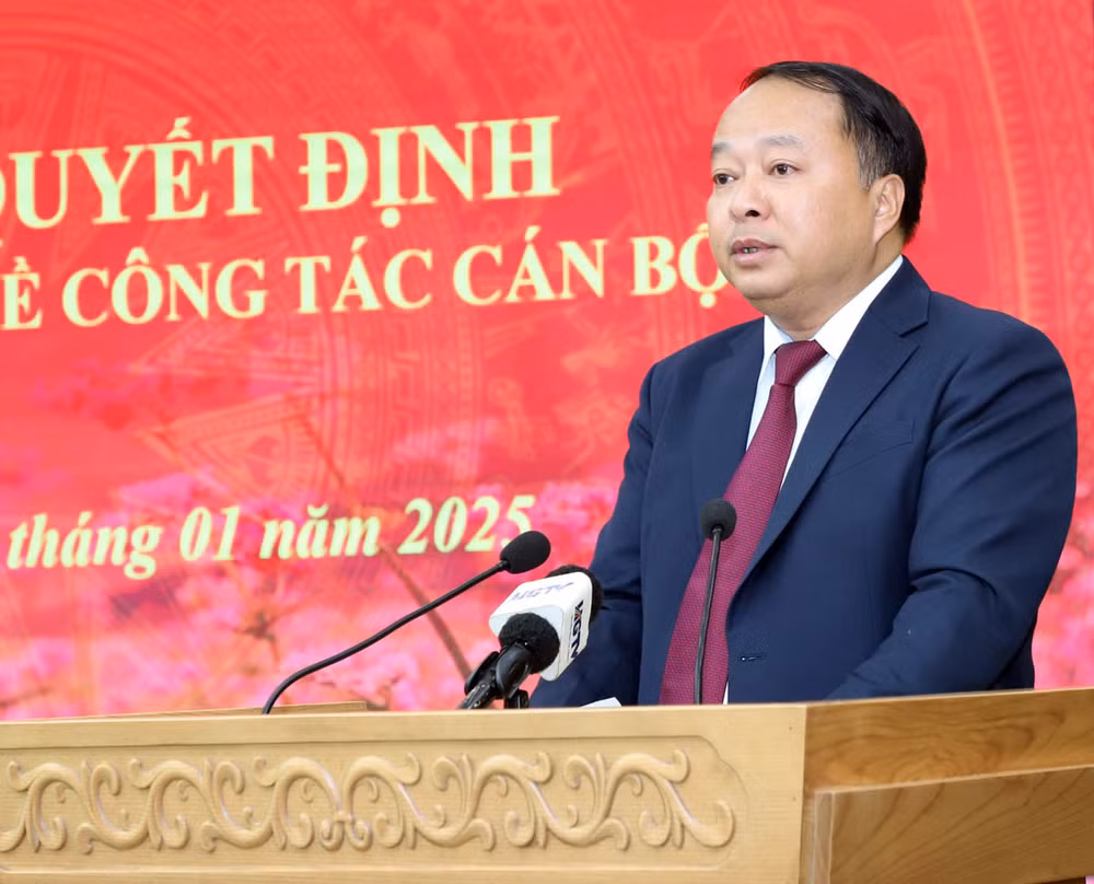Đồng chí Phan Huy Ngọc, Phó Bí thư Tỉnh ủy, Chủ tịch Ủy ban nhân dân tỉnh Hà Giang phát biểu nhận nhiệm vụ.