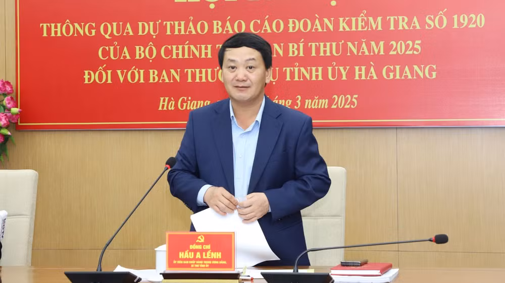 Bí thư Tỉnh ủy Hà Giang Hầu A Lềnh phát biểu ý kiến tại buổi làm việc với đoàn công tác của Bộ Chính trị, Ban Bí thư. Bí thư Tỉnh ủy Hà Giang Hầu A Lềnh phát biểu ý kiến tại buổi làm việc với đoàn công tác của Bộ Chính trị, Ban Bí thư.