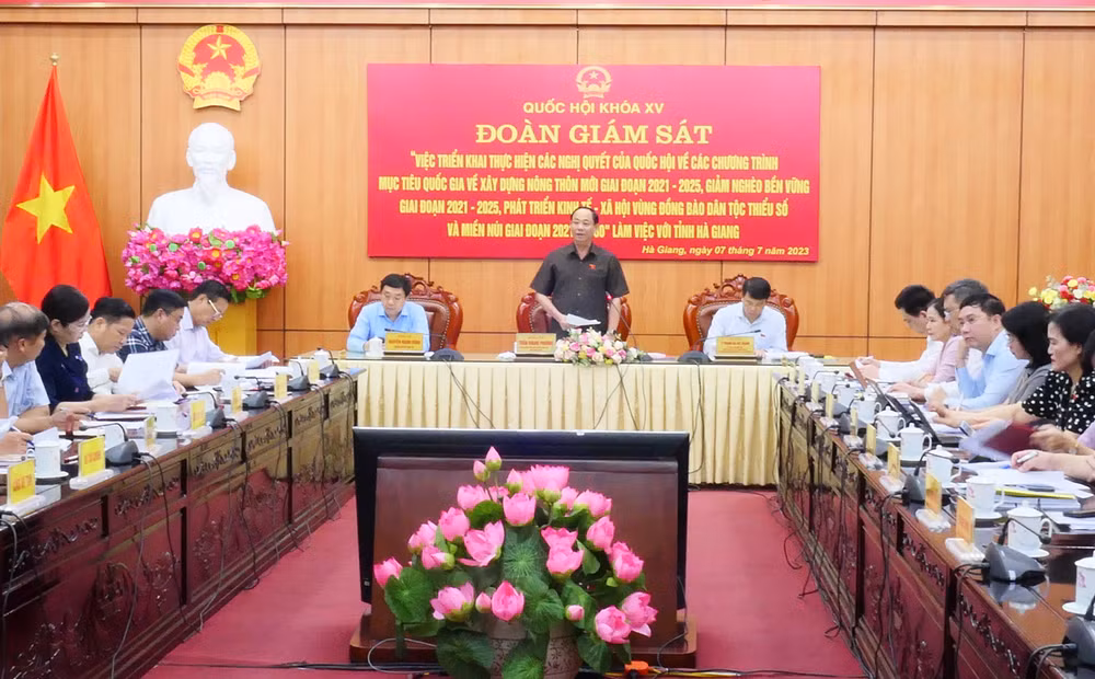 Phó Chủ tịch Quốc hội Trần Quang Phương phát biểu tại buổi làm việc với lãnh đạo tỉnh Hà Giang.
