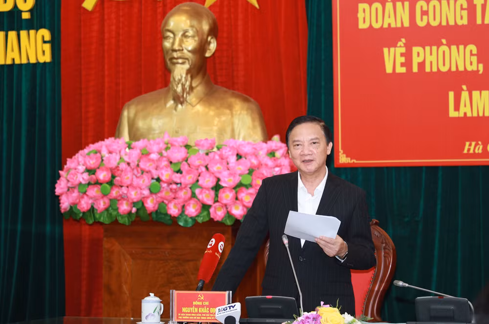 Phó Chủ tịch Quốc hội Nguyễn Khắc Định phát biểu tại buổi làm việc.