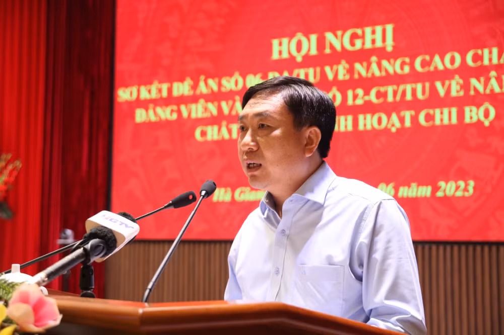 Đồng chí Nguyễn Mạnh Dũng, Quyền Bí thư Tỉnh ủy Hà Giang phát biểu tại hội nghị. Đồng chí Nguyễn Mạnh Dũng, Quyền Bí thư Tỉnh ủy Hà Giang phát biểu tại hội nghị.