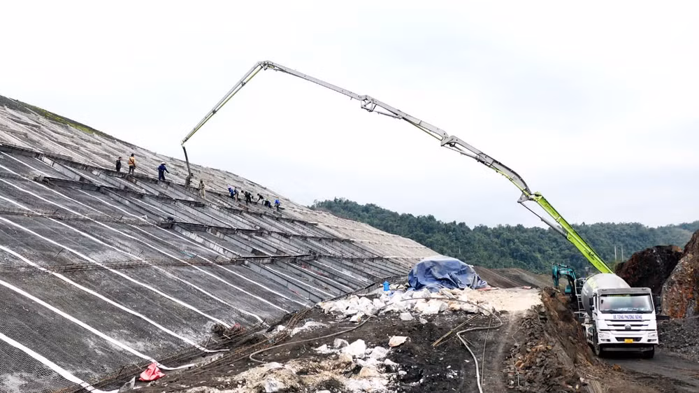 Các nhà thầu huy động tối đa nhân lực, máy móc thi công cao tốc Tuyên Quang-Hà Giang giai đoạn 1 đoạn qua tỉnh Hà Giang.