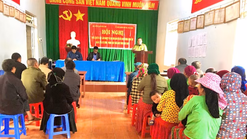 Hạt Kiểm lâm Mèo Vạc tuyên truyền nâng cao ý thức phòng, chống cháy rừng cho người dân xã Pải Lủng.
