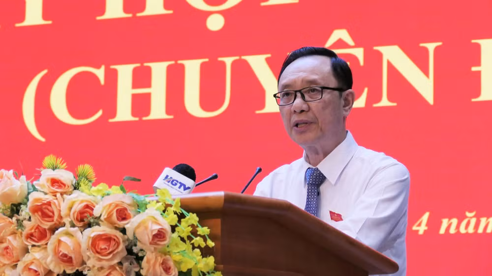 Chủ tịch Hội đồng nhân dân tỉnh Hà Giang phát biểu bế mạc kỳ họp. Chủ tịch Hội đồng nhân dân tỉnh Hà Giang phát biểu bế mạc kỳ họp.