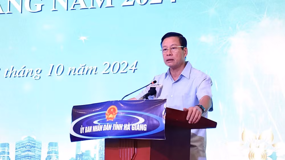 Chủ tịch Ủy ban nhân dân tỉnh Hà Giang Nguyễn Văn Sơn phát biểu khai mạc hội nghị. Chủ tịch Ủy ban nhân dân tỉnh Hà Giang Nguyễn Văn Sơn phát biểu khai mạc hội nghị.