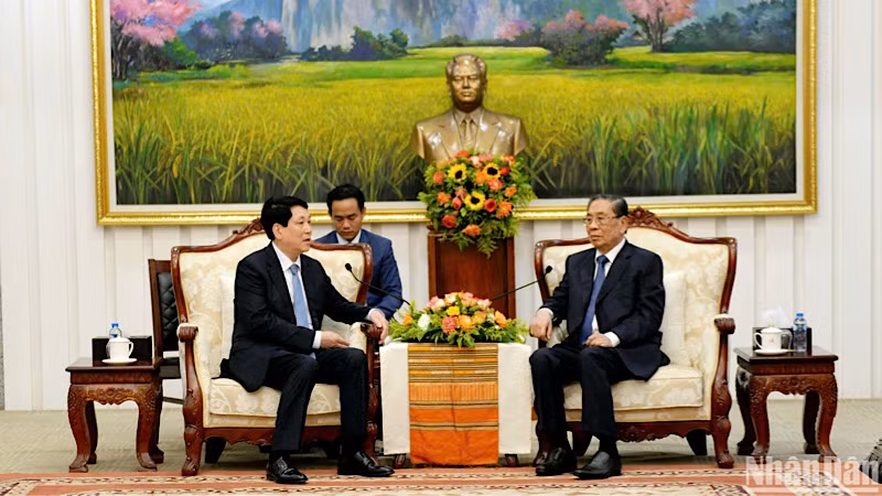 Chủ tịch nước Lương Cường gặp nguyên Tổng Bí thư, nguyên Chủ tịch nước Lào Choummaly Sayasone.