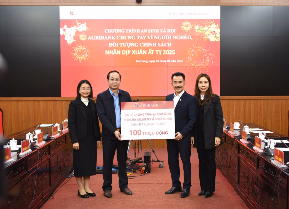 Các chi nhánh Agribank ở khắp mọi miền Tổ quốc đang tích cực triển khai chương trình an sinh xã hội. Các chi nhánh Agribank ở khắp mọi miền Tổ quốc đang tích cực triển khai chương trình an sinh xã hội.