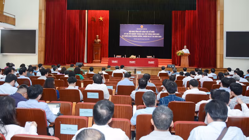 Quang cảnh hội nghị tổng kết kỳ thi.