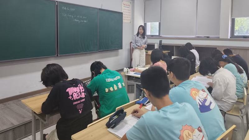Giờ học của học sinh Trường trung học cơ sở Chu Văn An (Tây Hồ, Hà Nội).
