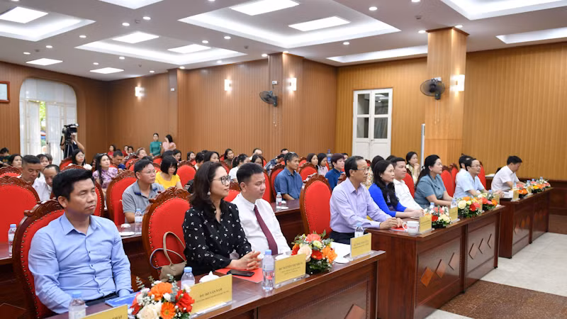 Các đại biểu tham dự lễ phát động Các đại biểu tham dự lễ phát động