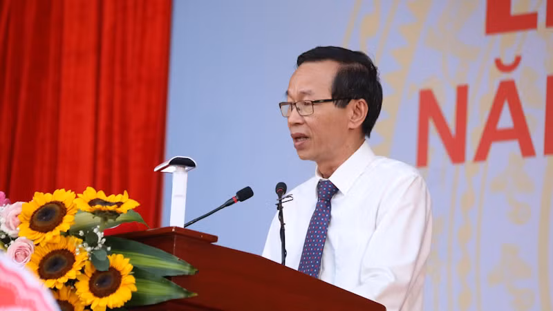 Giáo sư, Tiến sĩ Nguyễn Văn Minh phát biểu tại lễ khai giảng. Giáo sư, Tiến sĩ Nguyễn Văn Minh phát biểu tại lễ khai giảng.