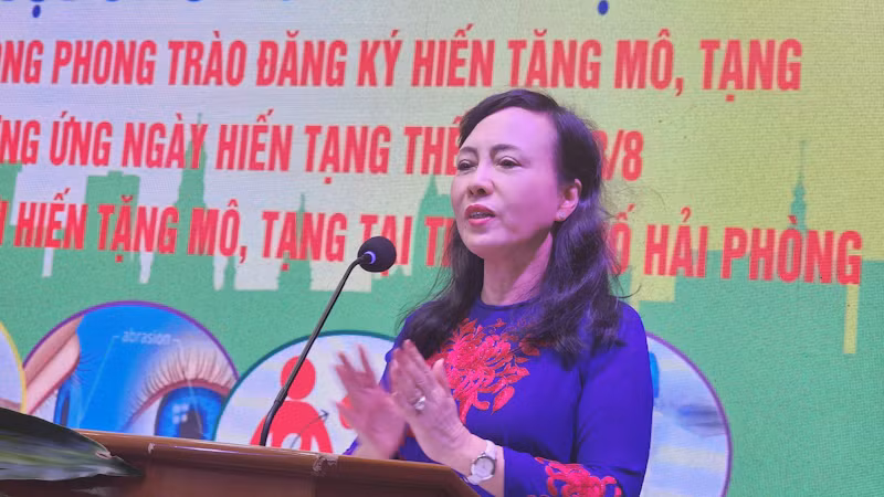 PGS,TS Nguyễn Thị Kim Tiến, Chủ tịch Hội Vận động hiến mô, tạng Việt Nam phát biểu ý kiến. PGS,TS Nguyễn Thị Kim Tiến, Chủ tịch Hội Vận động hiến mô, tạng Việt Nam phát biểu ý kiến.