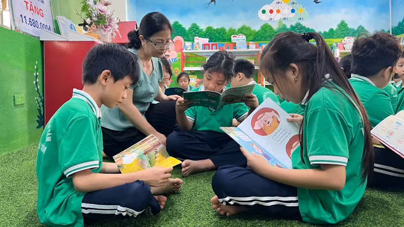 Học sinh hứng khởi trong học tập khi không gian trường, lớp được thay đổi. Học sinh hứng khởi trong học tập khi không gian trường, lớp được thay đổi.