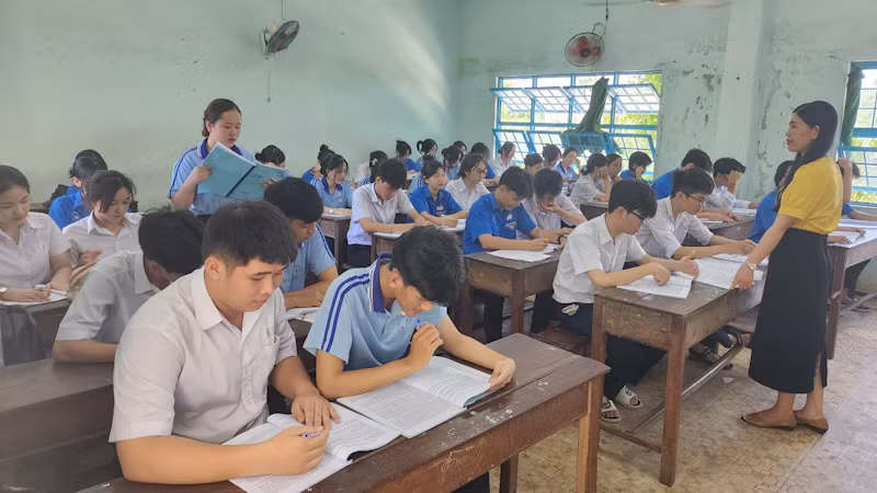 Giờ học của học sinh Trường trung học phổ thông Phan Chu Trinh (thành phố Phan Thiết, tỉnh Bình Thuận).
