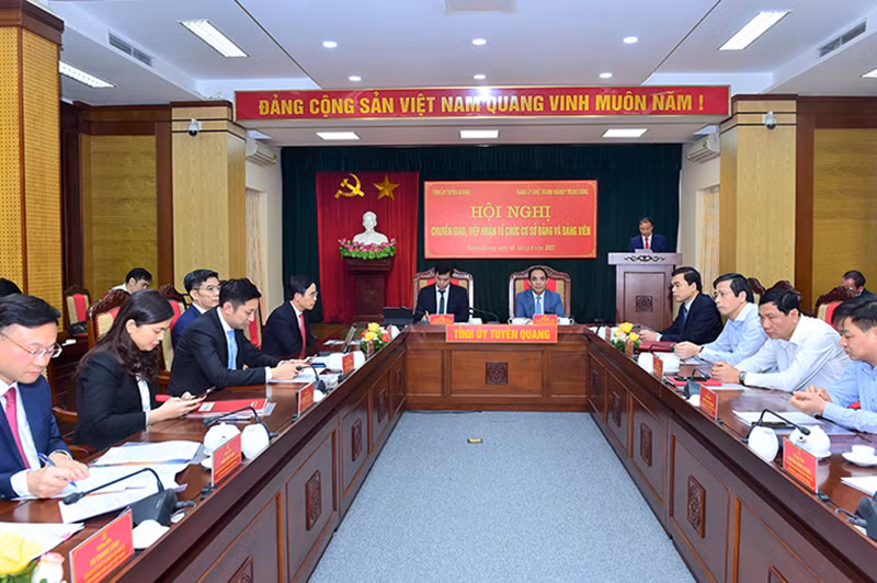 Các đại biểu tham dự hội nghị.