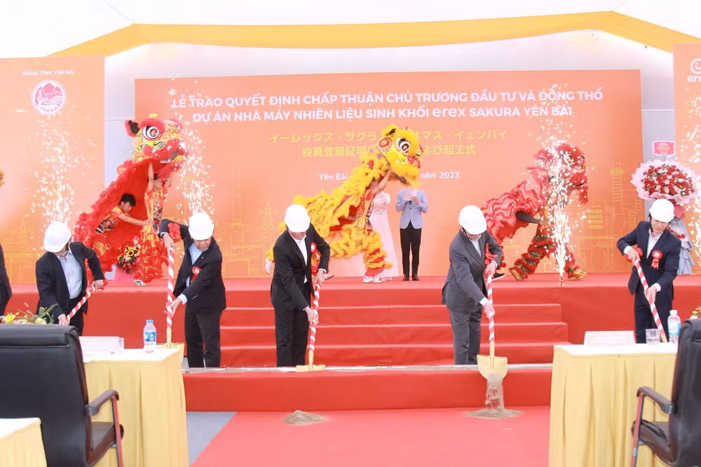 Động thổ khởi công xây dựng nhà máy.