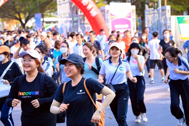 Học sinh, sinh viên tham gia chạy bộ sau lễ phát động. Học sinh, sinh viên tham gia chạy bộ sau lễ phát động.