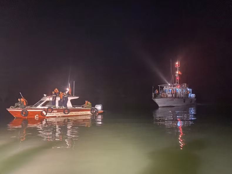 Hiện trường vụ tìm kiếm máy bay trực thăng BELL 505 rơi tại Quảng Ninh. (Ảnh: Văn Đảm) Hiện trường vụ tìm kiếm máy bay trực thăng BELL 505 rơi tại Quảng Ninh. (Ảnh: Văn Đảm)