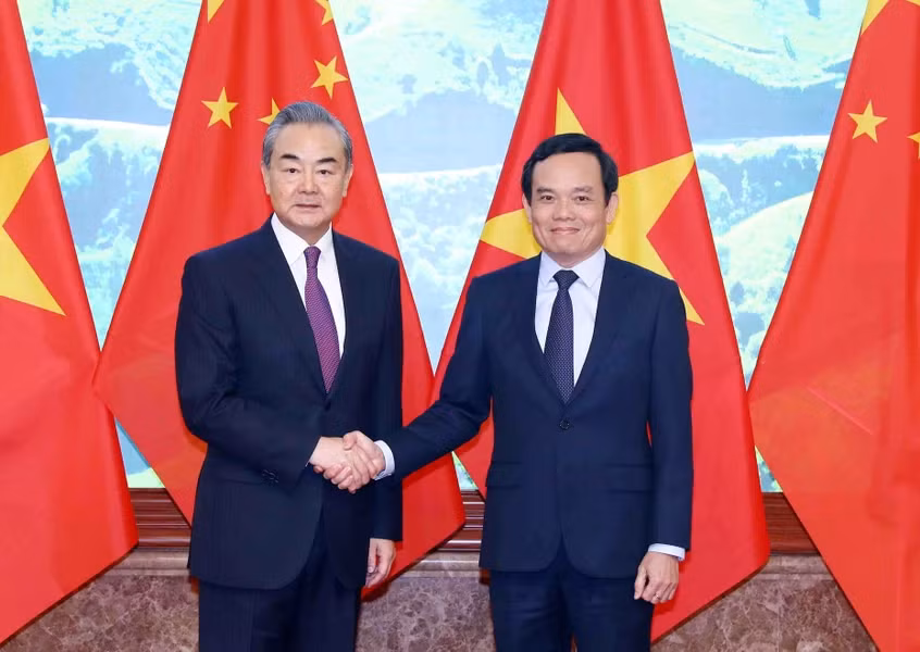 Phó Thủ tướng Chính phủ Trần Lưu Quang cùng Ủy viên Bộ Chính trị, Chủ nhiệm Văn phòng Ủy ban công tác đối ngoại Trung ương Đảng Cộng sản Trung Quốc, Bộ trưởng Bộ Ngoại giao nước Cộng hòa nhân dân Trung Hoa Vương Nghị đồng chủ trì Phiên họp lần thứ 15 Ủy ban chỉ đạo hợp tác song phương Việt Nam - Trung Quốc. (Ảnh: TTXVN)