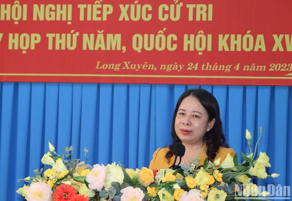 Phó Chủ tịch nước Võ Thị Ánh Xuân phát biểu tại buổi tiếp xúc cử tri thành phố Long Xuyên, tỉnh An Giang.