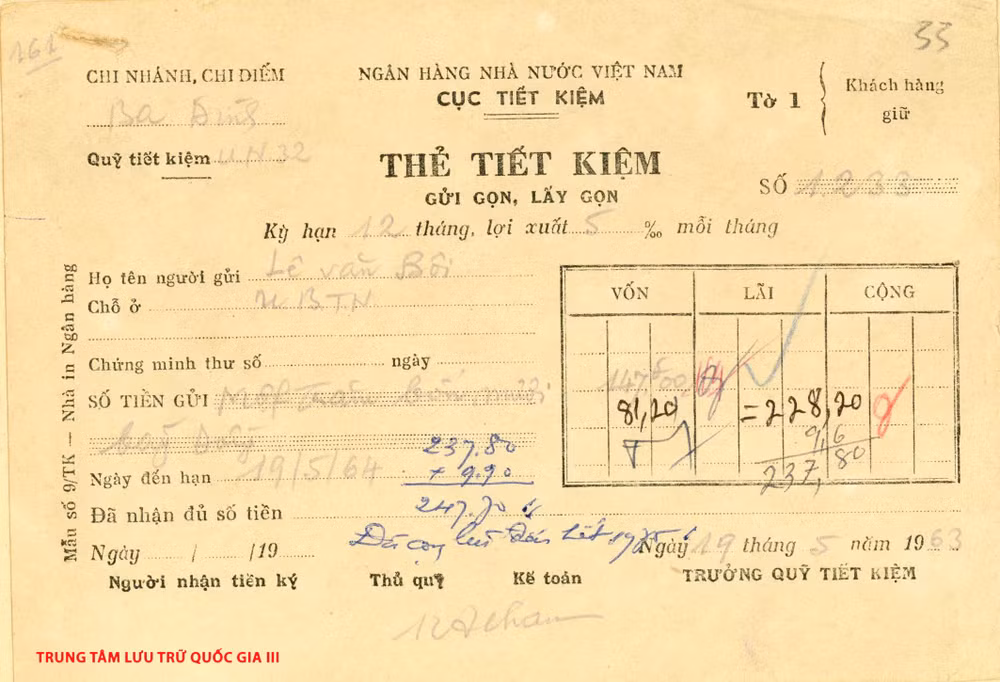 Thẻ tiết kiệm của cán bộ đi B Lê Văn Bôi (Quảng Trị). Trung tâm Lưu trữ quốc gia III, Phông Ủy ban Thống nhất Chính phủ, hồ sơ 42304, tờ 33. Thẻ tiết kiệm của cán bộ đi B Lê Văn Bôi (Quảng Trị). Trung tâm Lưu trữ quốc gia III, Phông Ủy ban Thống nhất Chính phủ, hồ sơ 42304, tờ 33.