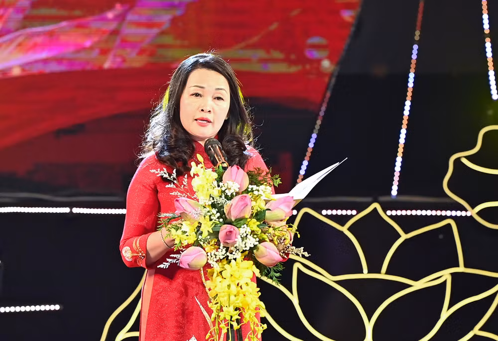 Tổng Biên tập báo Đại biểu Nhân dân Phạm Thị Thanh Huyền phát biểu khai mạc chương trình. (Ảnh: Duy Linh) Tổng Biên tập báo Đại biểu Nhân dân Phạm Thị Thanh Huyền phát biểu khai mạc chương trình. (Ảnh: Duy Linh)