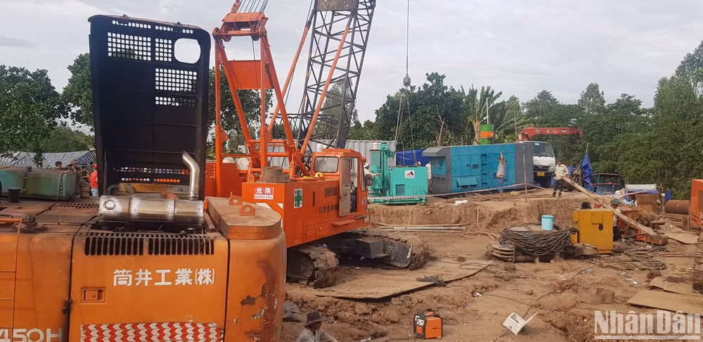 Công tác cứu hộ, cứu nạn vẫn diễn ra rất khẩn trương.