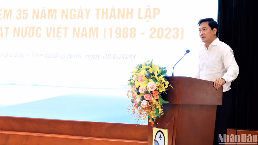 Thứ trưởng Xây Dựng Nguyễn Tường Văn phát biểu tại lễ kỷ niệm. Thứ trưởng Xây Dựng Nguyễn Tường Văn phát biểu tại lễ kỷ niệm.