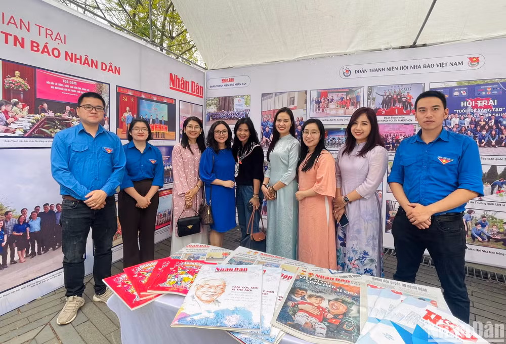 Đoàn Thanh niên Báo Nhân Dân tham gia Hội trại thanh niên năm 2023 chào mừng Hội Báo toàn quốc 2023 và 92 năm Ngày thành lập Đoàn Thanh niên Cộng sản Hồ Chí Minh.