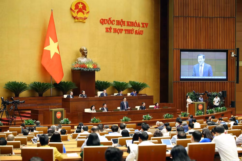 Quang cảnh buổi trả lời chất vấn. Quang cảnh buổi trả lời chất vấn.