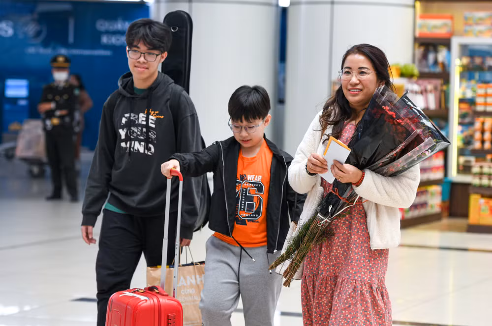 Hoa tươi miền bắc theo cánh máy bay vào miền nam đón Tết. (Ảnh: Thành Đạt) Hoa tươi miền bắc theo cánh máy bay vào miền nam đón Tết. (Ảnh: Thành Đạt)