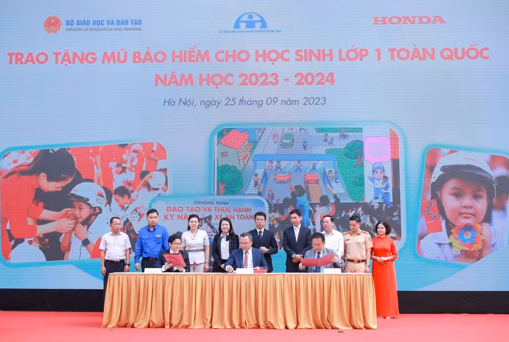 Đại diện các cơ quan ký kết Biên bản ghi nhớ tại sự kiện.