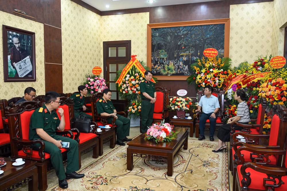Buổi tiếp Đoàn đại biểu Tổng cục Kỹ thuật, Bộ Quốc phòng. (Ảnh: DUY LINH)