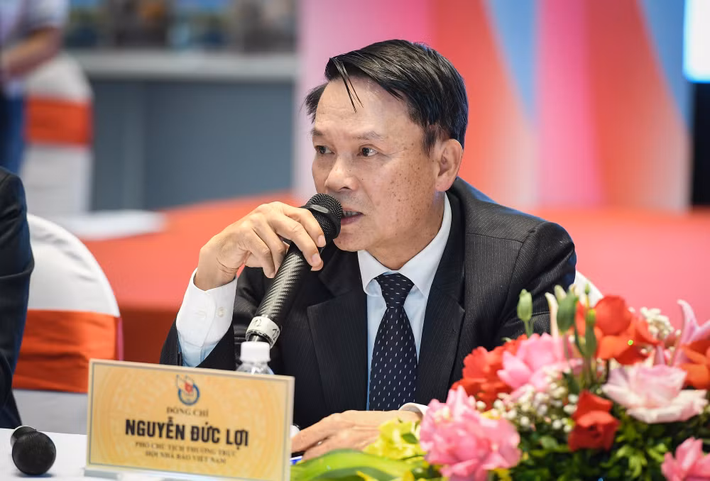 Nhà báo Nguyễn Đức Lợi khẳng định, công tác đào tạo, bồi dưỡng báo chí hiện nay vẫn chưa đáp ứng được hết mọi nhu cầu phát triển của các cơ quan báo chí trước sự thay đổi mạnh mẽ của công nghệ thông tin. Nhà báo Nguyễn Đức Lợi khẳng định, công tác đào tạo, bồi dưỡng báo chí hiện nay vẫn chưa đáp ứng được hết mọi nhu cầu phát triển của các cơ quan báo chí trước sự thay đổi mạnh mẽ của công nghệ thông tin.